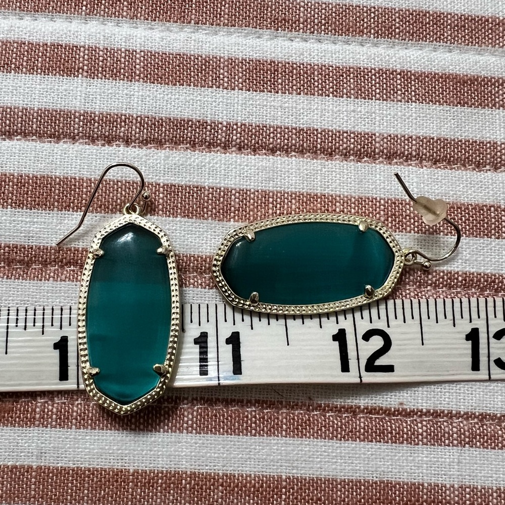 Kendra Scott Elle Earrings Emerald Cat's Eye Gold - Picture 2 of 5
